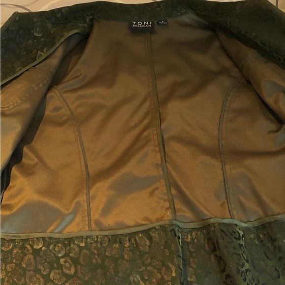 Leopard Print Blazer in a Shimmering Green Pattern by Toni Morgan - Picture 9 of 11